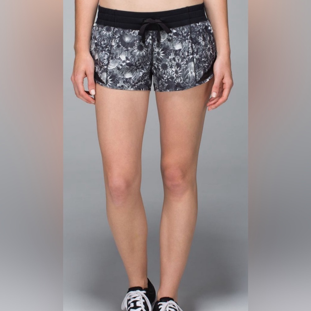 EUC Lululemon Hotty Hot Short- Women’s Size 10